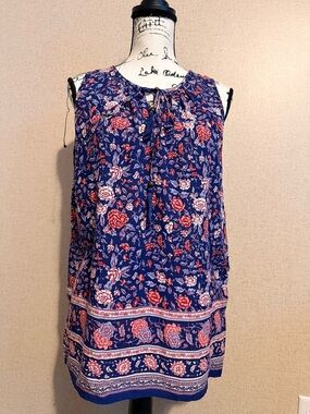 Lucy and laurel Sleeveless Blue Floral Tie-Neck Top